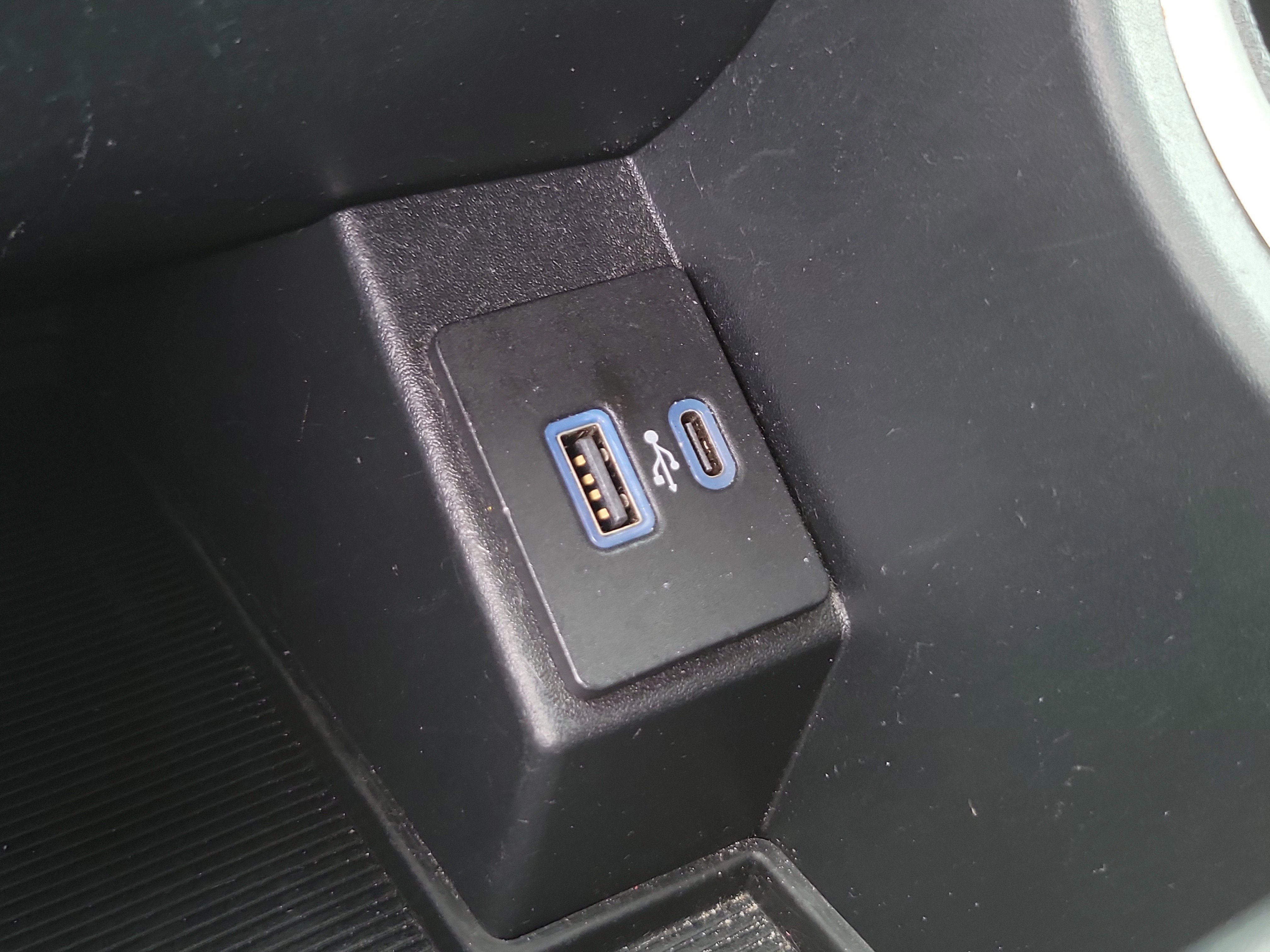 Used 2024 Agate Black Metallic Ford SEL image 13
