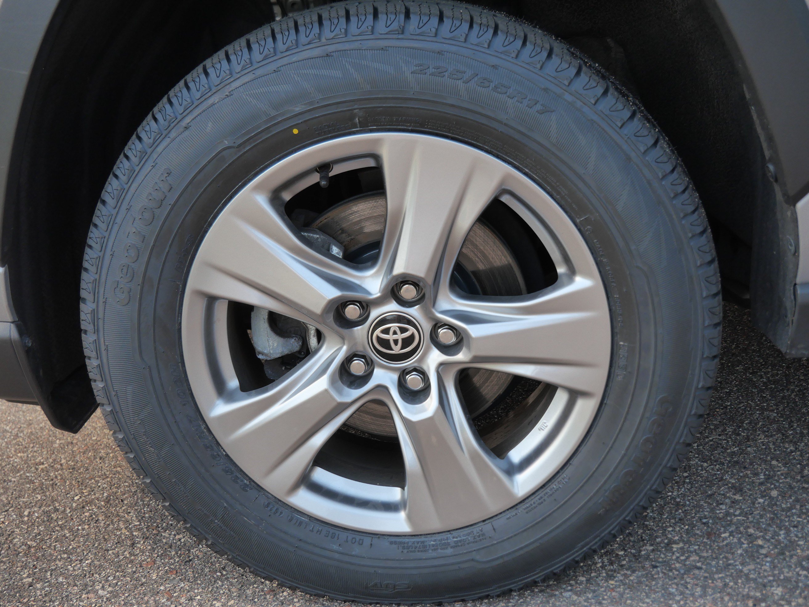 2024 Toyota RAV4 XLE - Photo 15