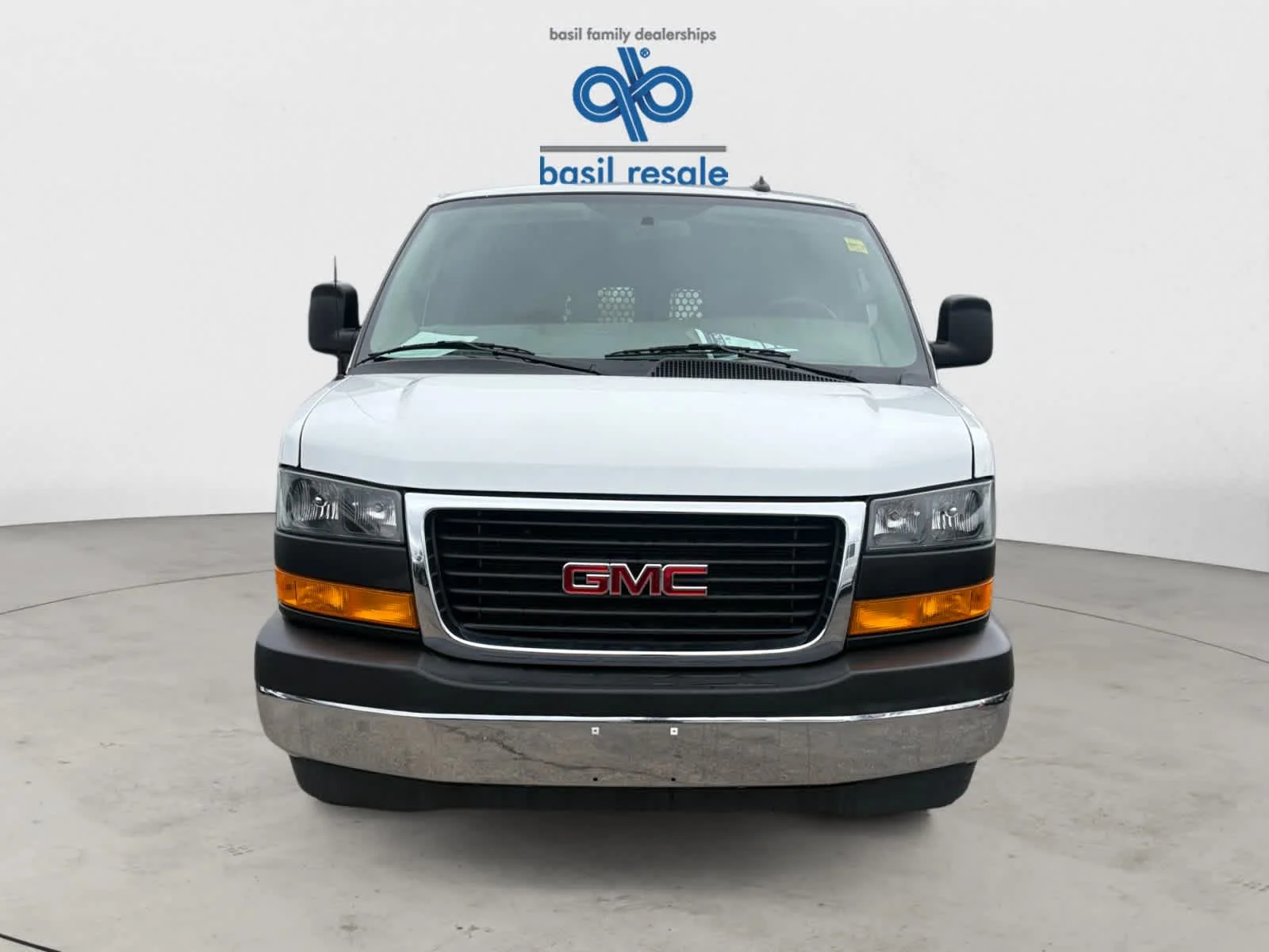 Used 2024 Summit White GMC  image 7