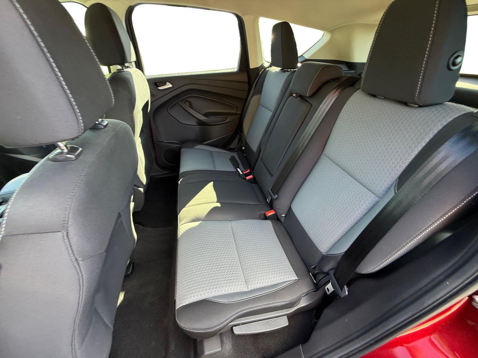 Used 2017 Ruby Red Metallic Ford SE image 16