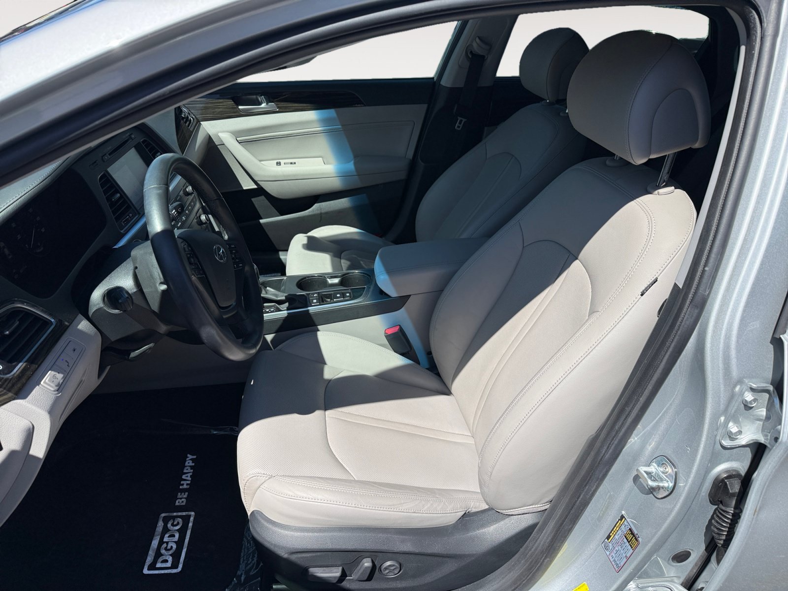 Used 2017 Silver Hyundai Limited image 10