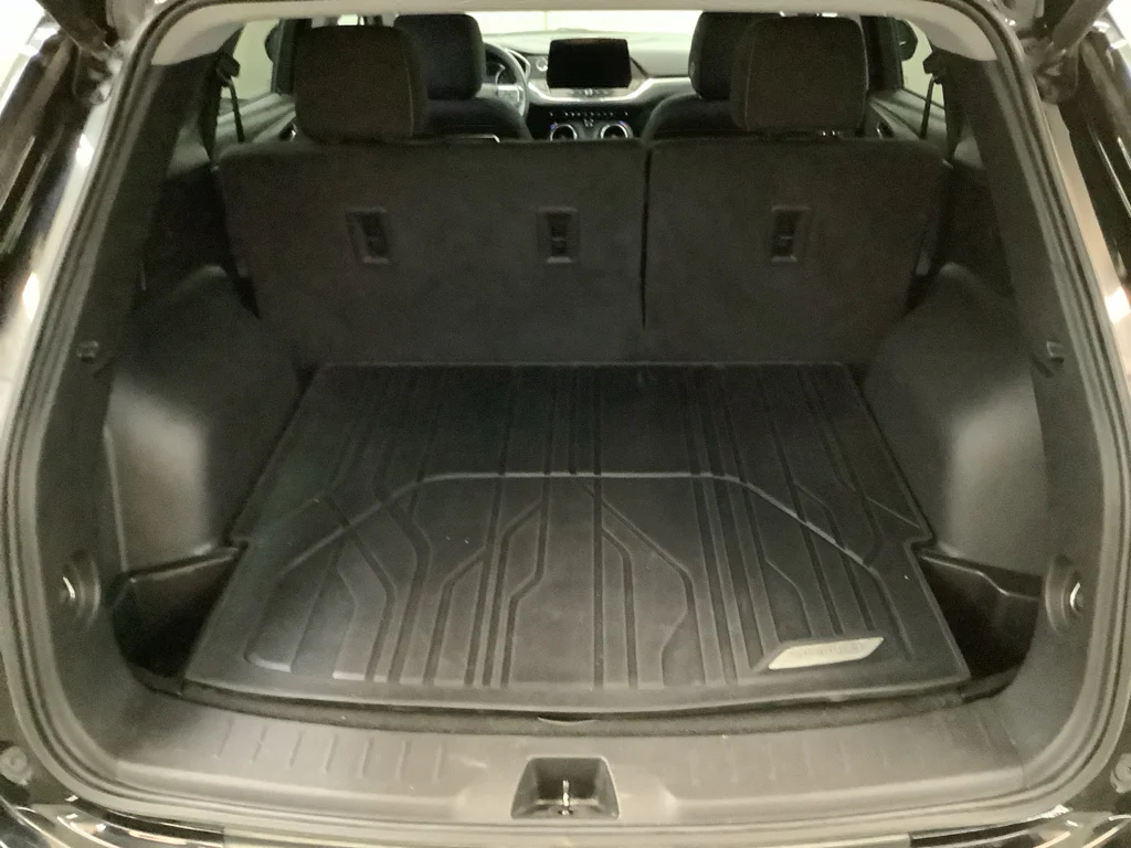 Used 2023 BLACK Chevrolet LT image 8