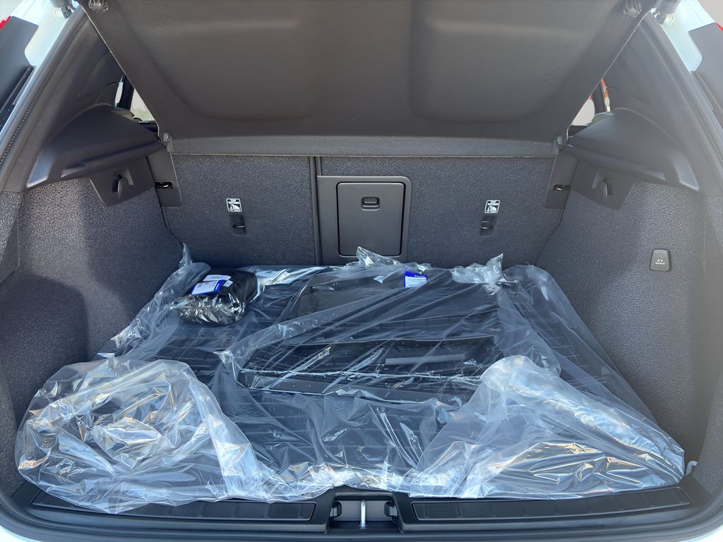 2026 Volvo XC40 Plus - Photo 16