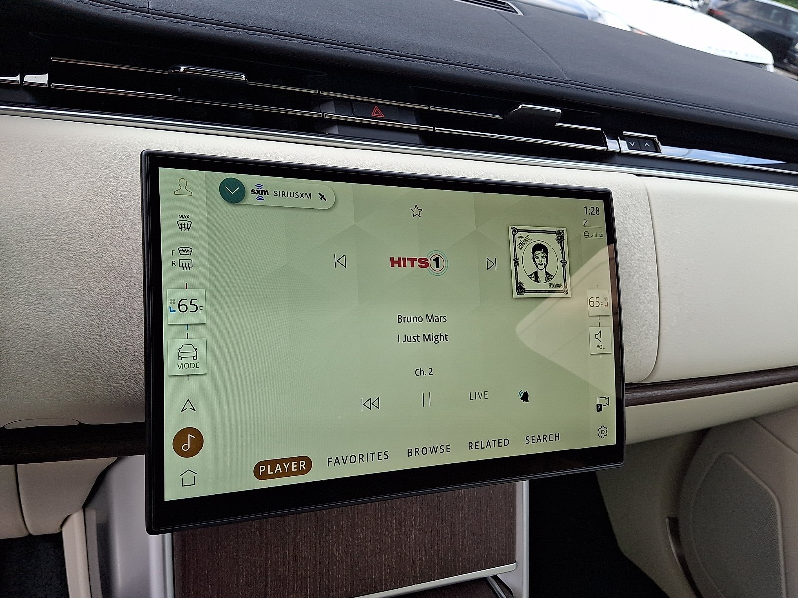 New 2026 Fuji White LAND ROVER SE image 16