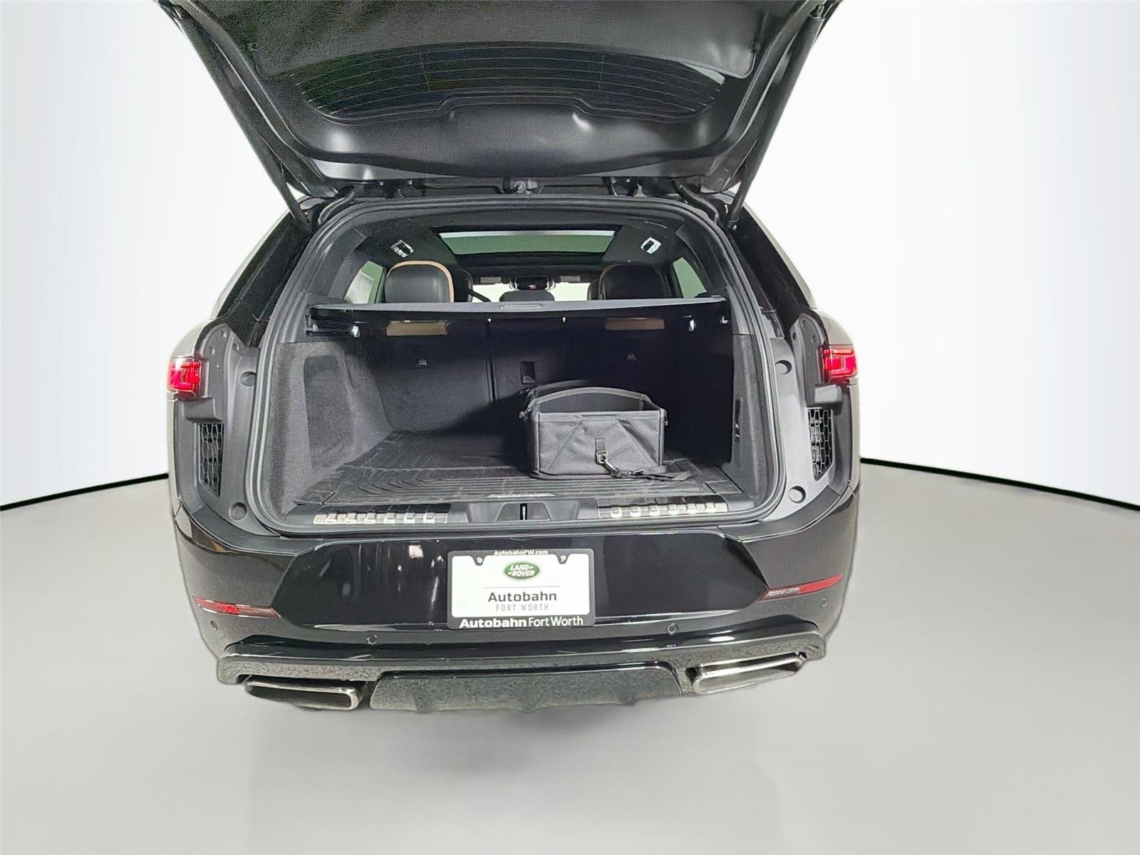 New 2026 Santorini Black LAND ROVER Dynamic SE image 25