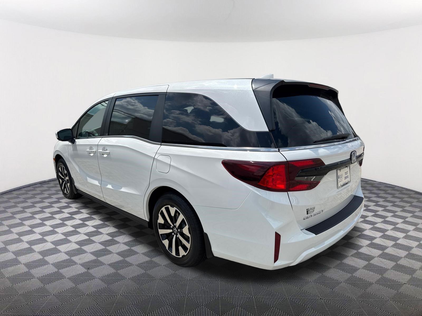 New 2026 Platinum White Pearl Honda EX-L image 5
