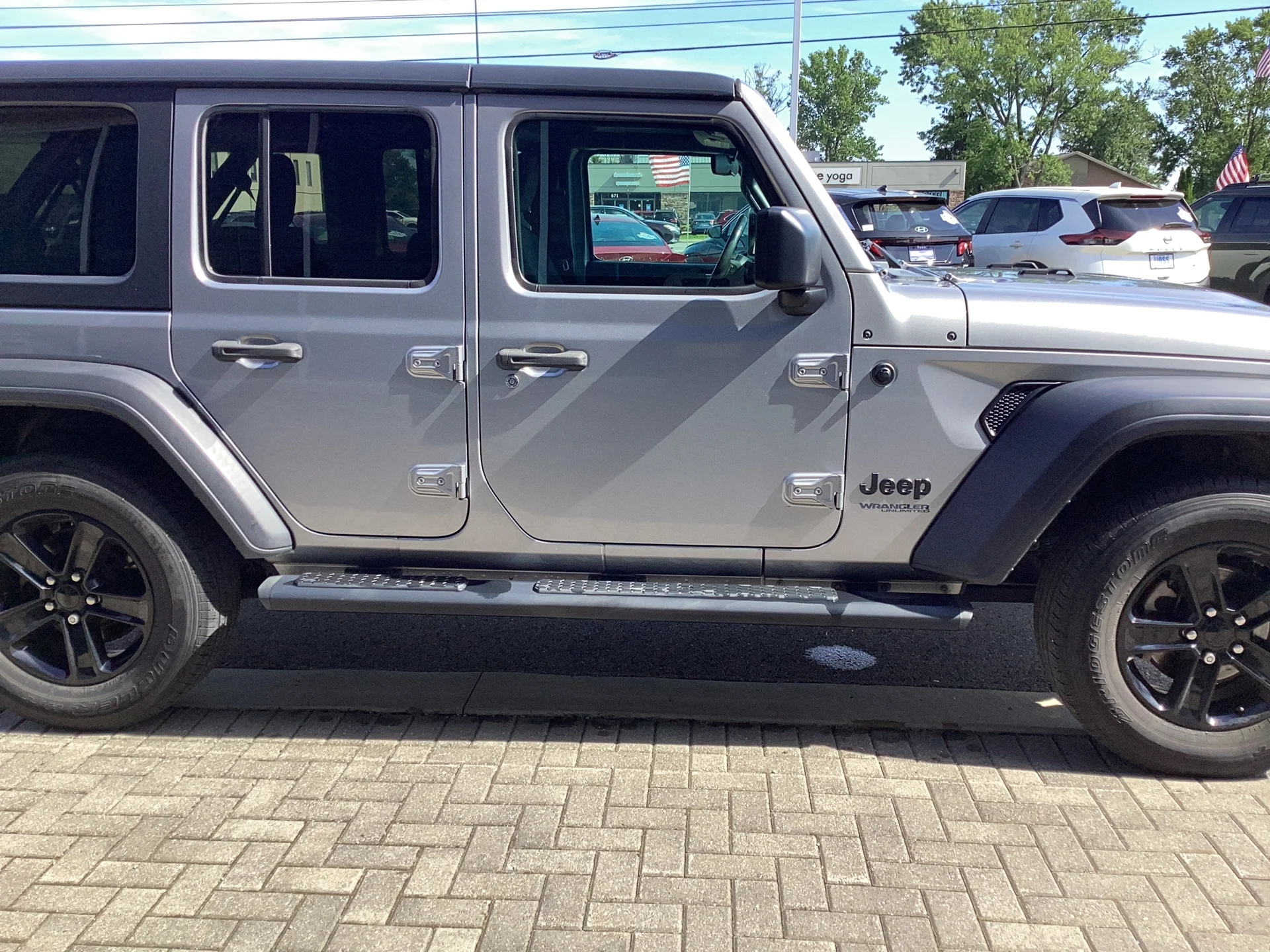 Used 2020 Billet Silver Metallic Clear Coat Jeep Altitude image 3