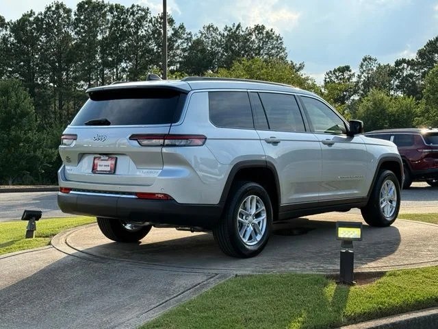 New 2026 Silver Zynith Exterior Paint Jeep Laredo image 7