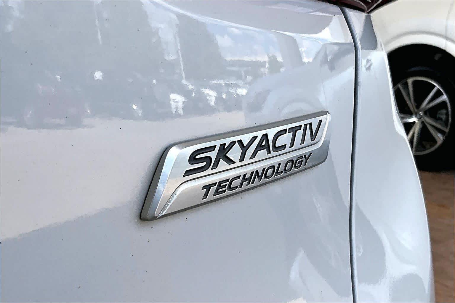 Used 2016 Ceramic Silver Metallic Mazda Touring image 9