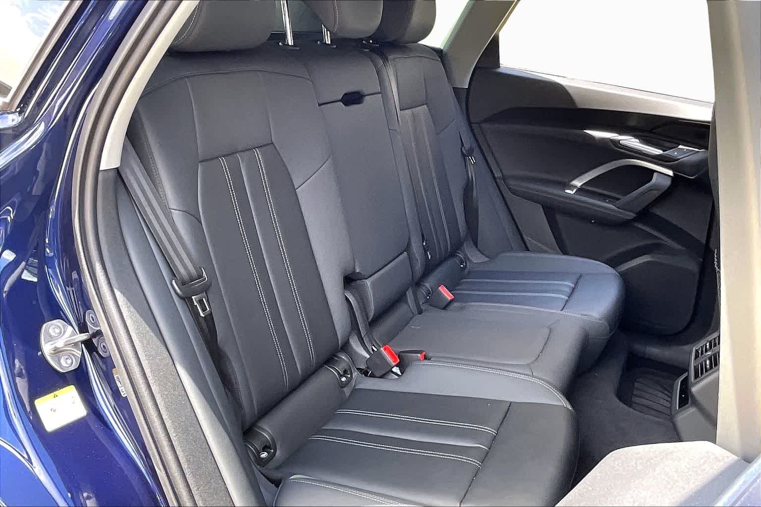 Used 2025 Navarra Blue Metallic Audi Premium image 19