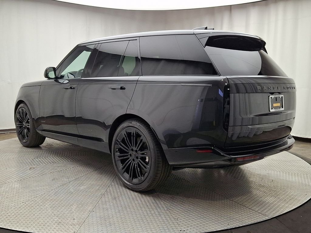 New 2026 Carpathian Grey Land Rover SE image 4