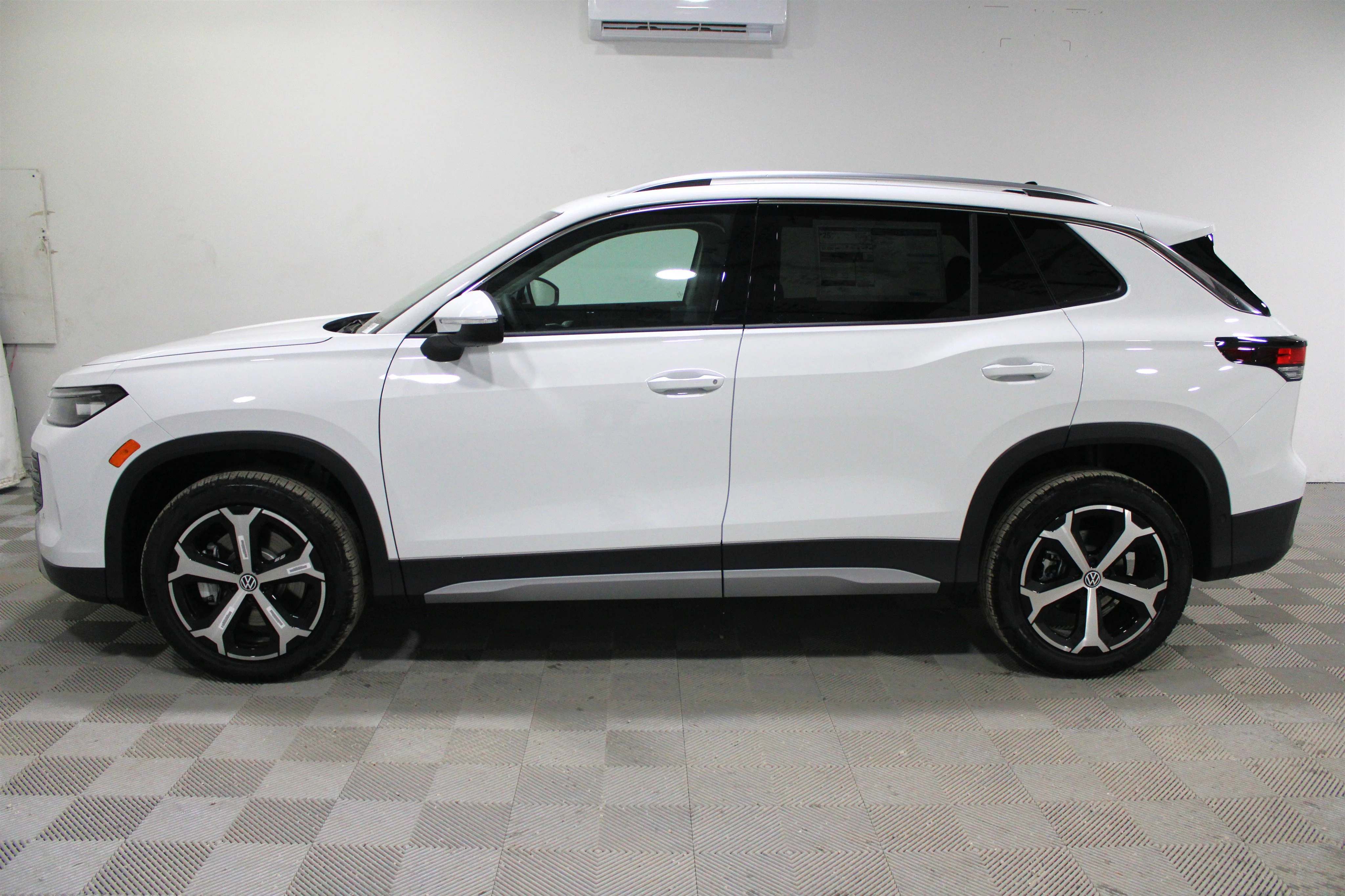 New 2026 Pure White Volkswagen SE image 29