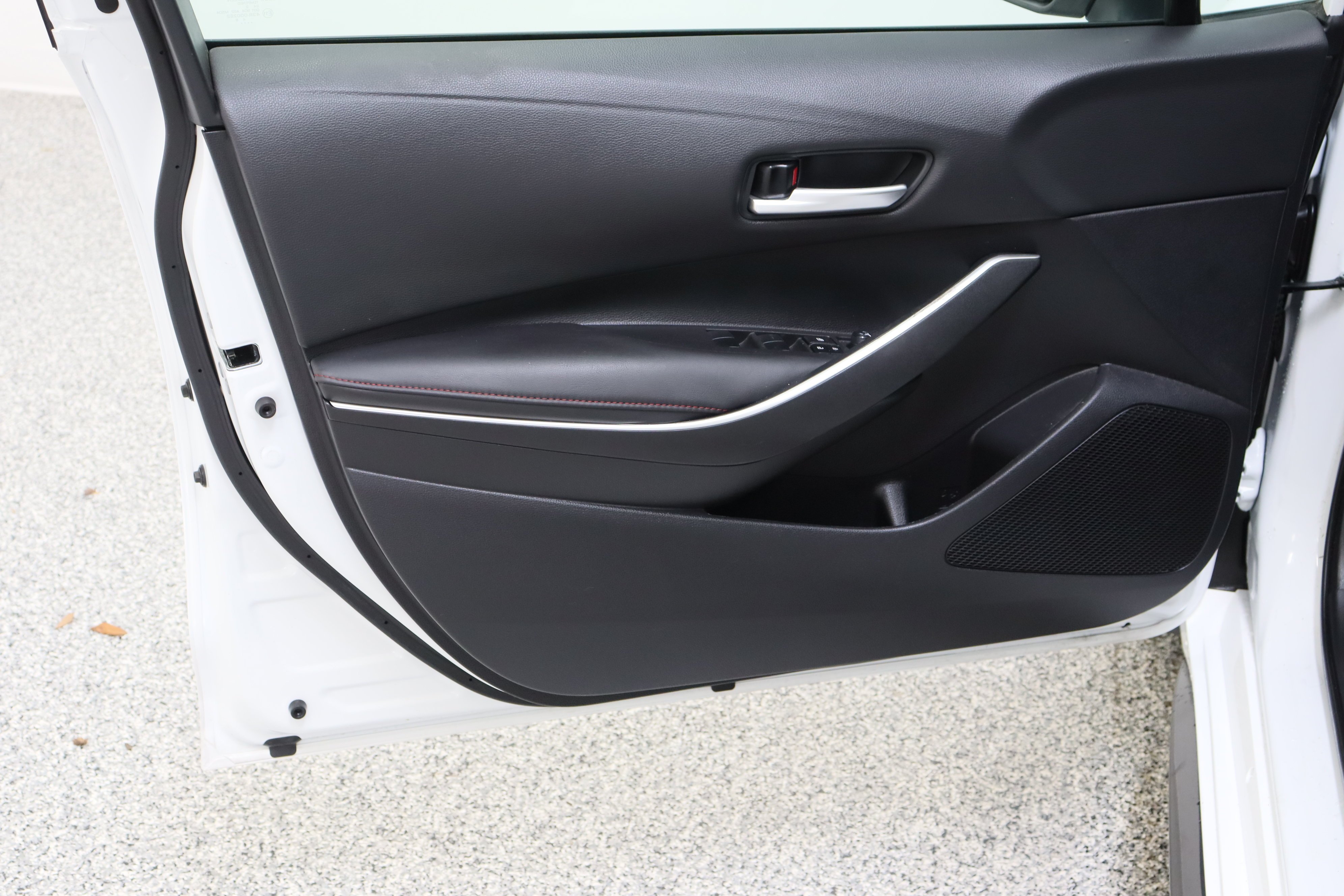 Used 2023 Wind Chill Pearl Toyota SE 2.0L image 12