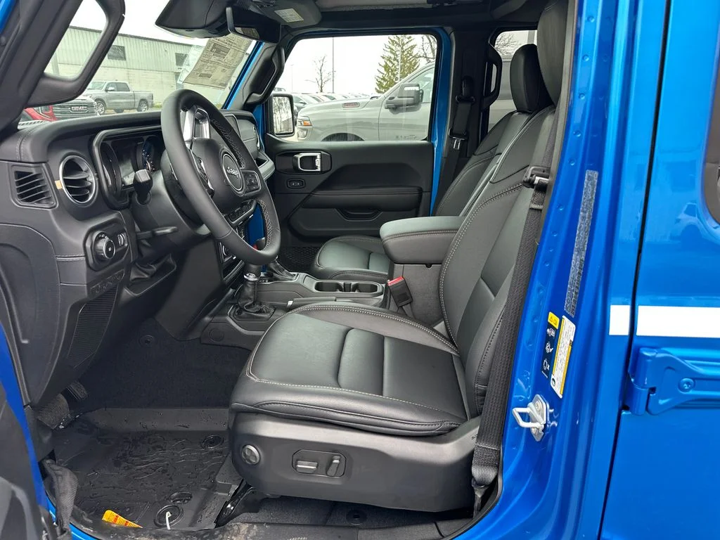 New 2026 Hydro Blue Pearl-Coat Exterior Paint Jeep Sahara image 11