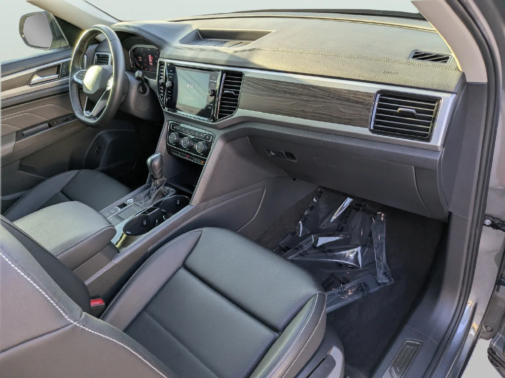 Used 2023 Gray Volkswagen 3.6L V6 SE w/Technology image 9