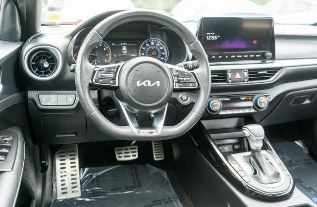 Used 2023 White Kia GT-Line image 14