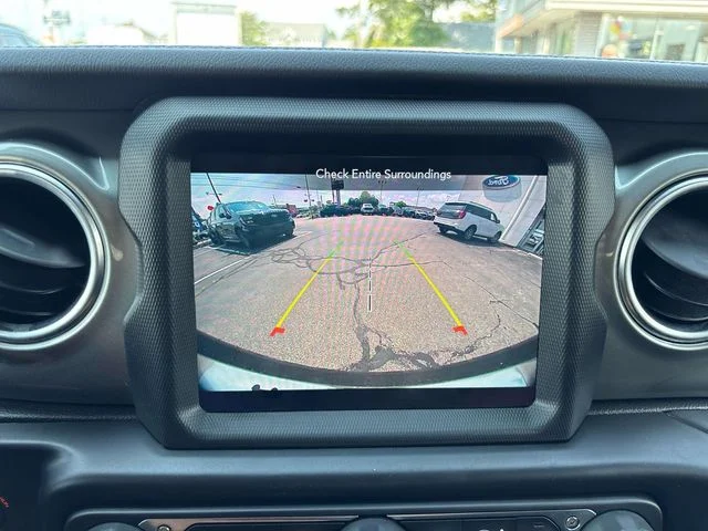 Used 2020 Gray Jeep Unlimited Sahara image 25