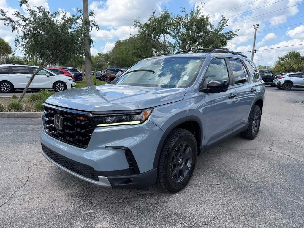 Certified Used 2025 Sonic Gray Pearl Honda AWD TrailSport image 3