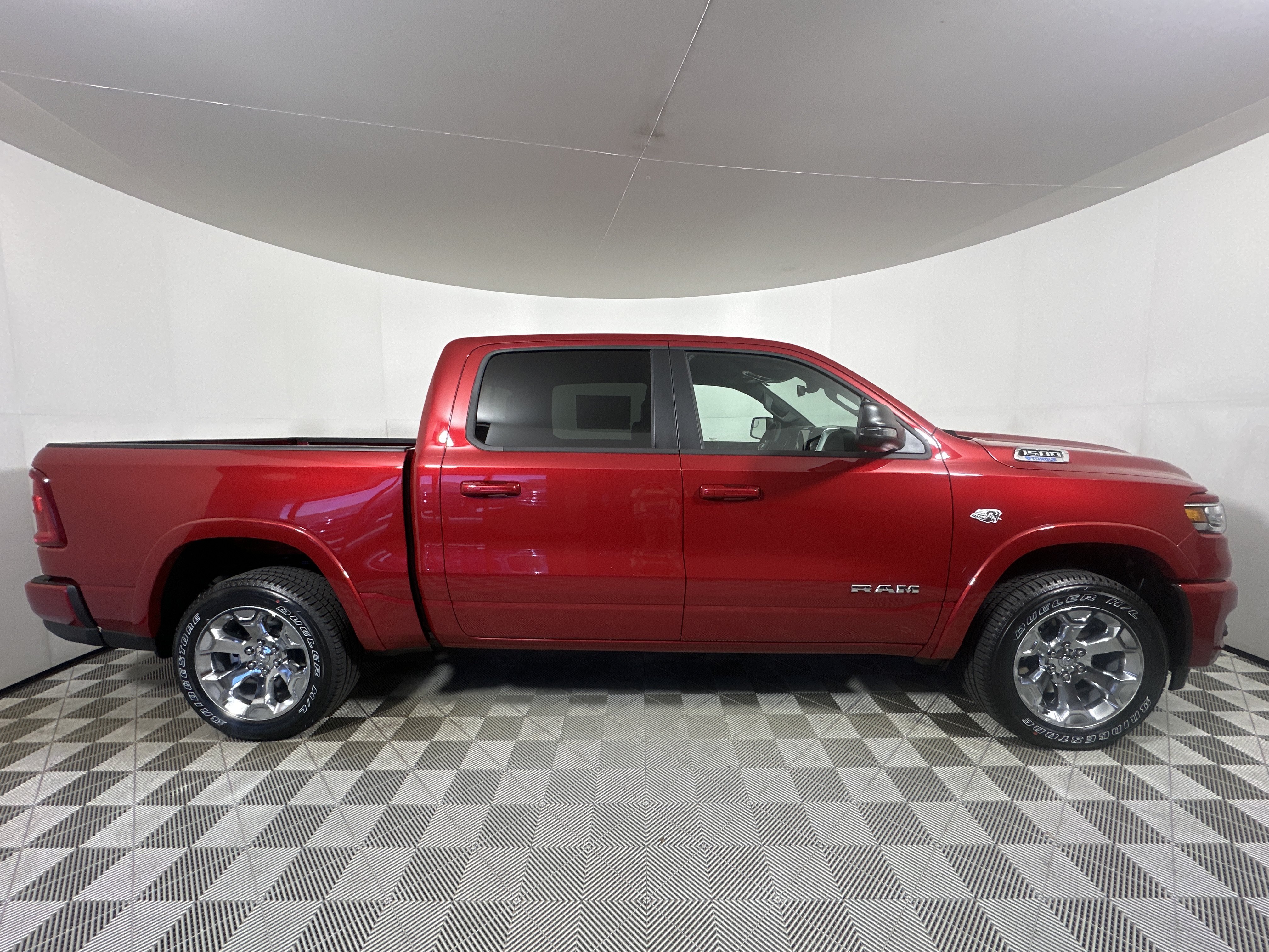 New 2026 Molten Red Pearl-Coat Exterior Paint RAM Big Horn image 8