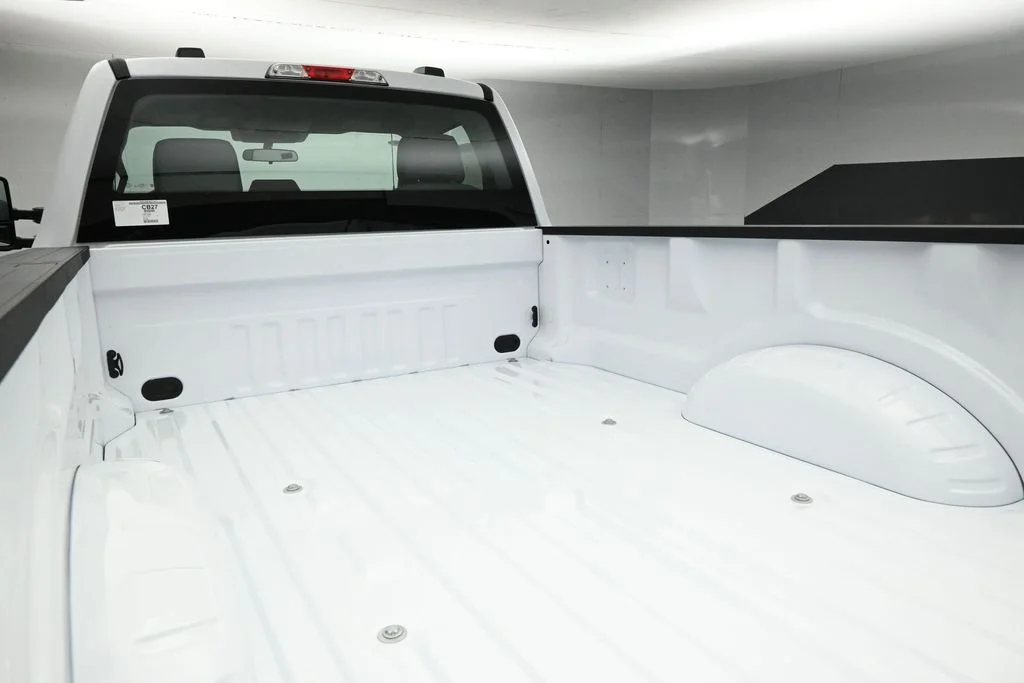 New 2027 Oxford White Ford XLT image 16