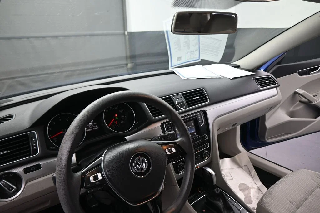 Used 2017 Blue Volkswagen 1.8T S image 39