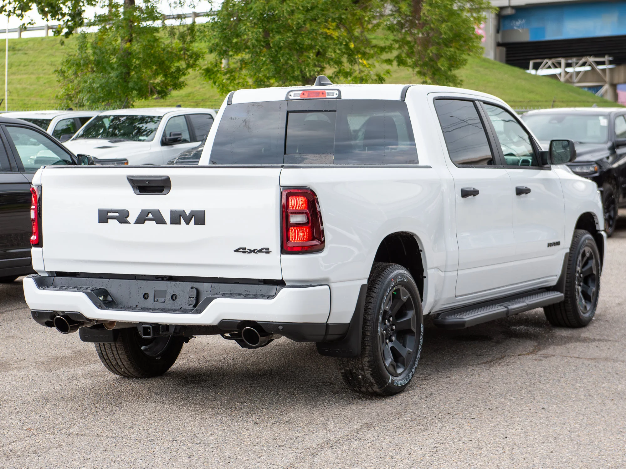 New 2026 White RAM Express* Crew Cab 4x4, 3.92 Rear Axle Ratio, Running Boards, Adaptive Cruise image 6