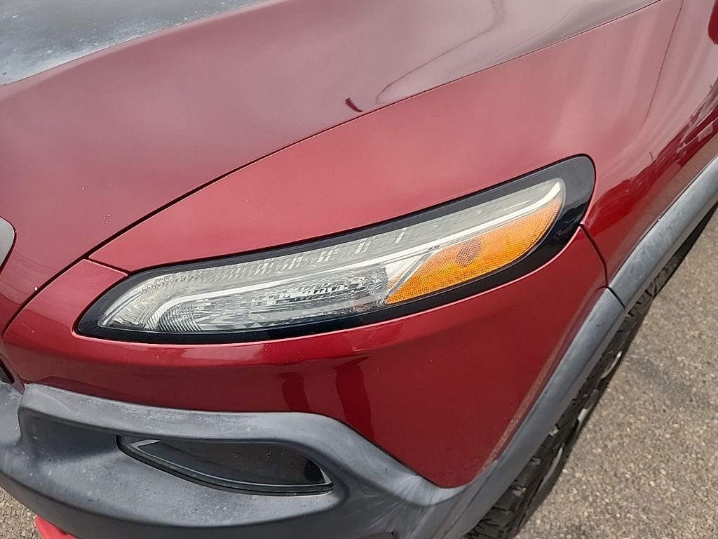 Used 2017 Red Jeep Trailhawk image 5