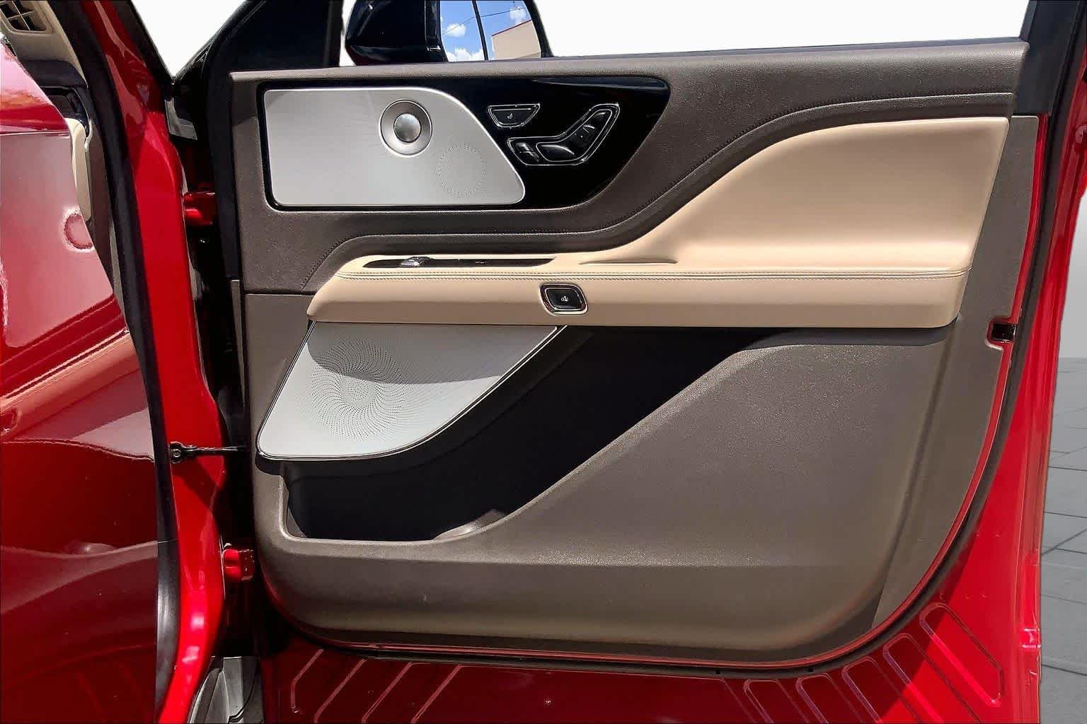 Used 2020 Red Carpet Metallic Tinted Clearcoat Lincoln Reserve image 23