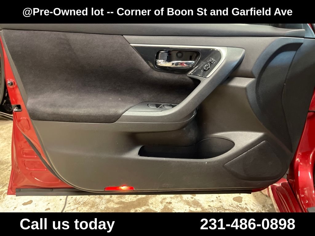 Used 2013 Red Nissan 2.5 S image 15