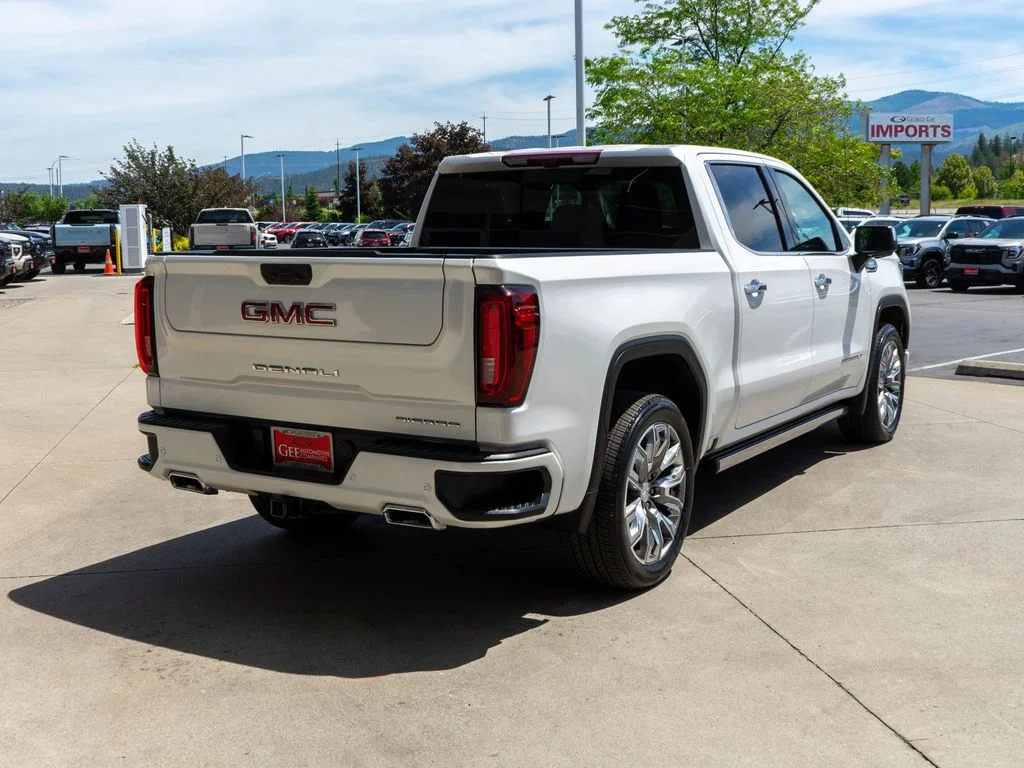Used 2025 White GMC Denali image 7