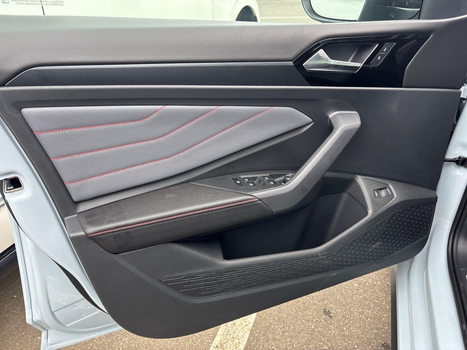 New 2026 Monument Gray w/Deep Black Roof Volkswagen Autobahn image 13