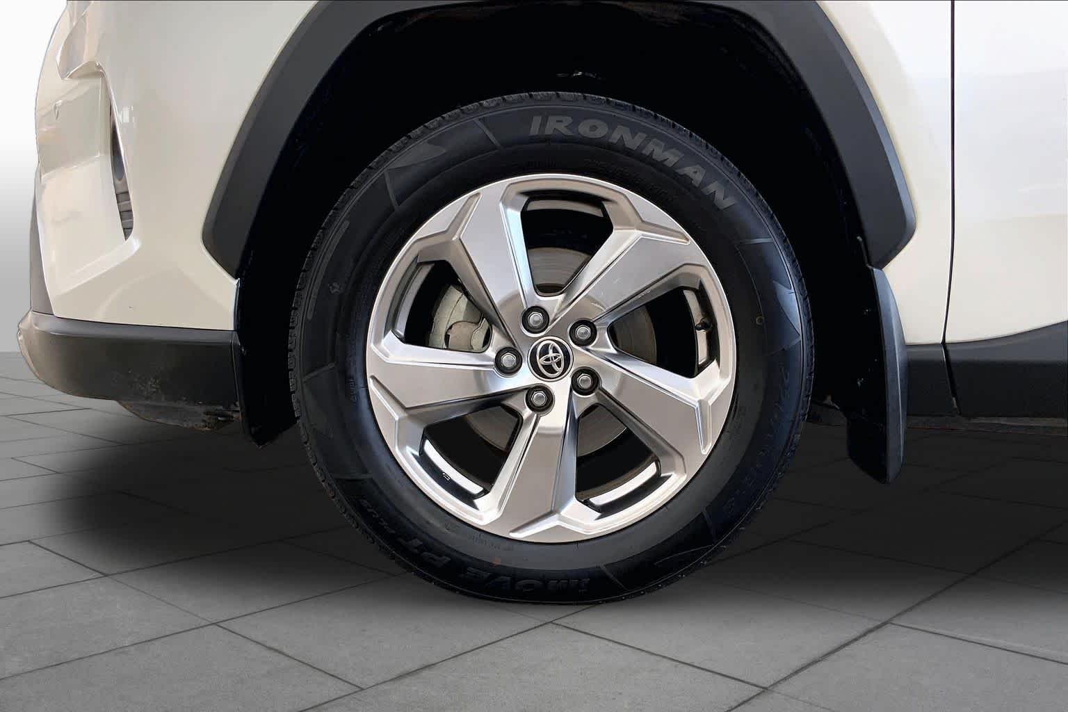 Used 2020 Blizzard Pearl Toyota Hybrid Limited image 11