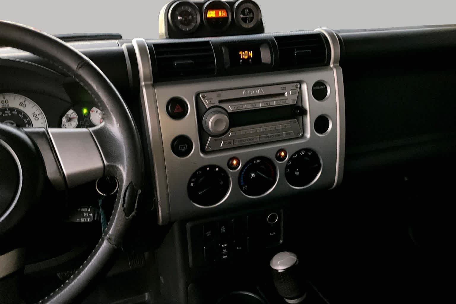 Used 2008 White/Titanium Metallic Toyota  image 6