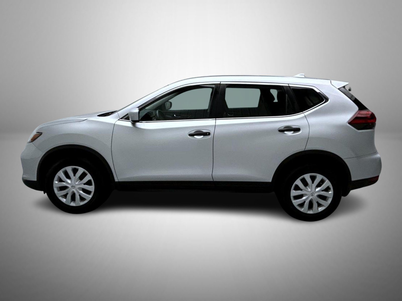 Used 2017 Silver Nissan S image 8