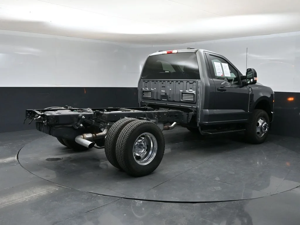 Used 2026 Gray Ford XLT image 4