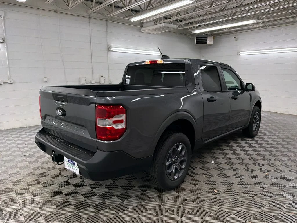New 2026 Gray Ford XLT image 3
