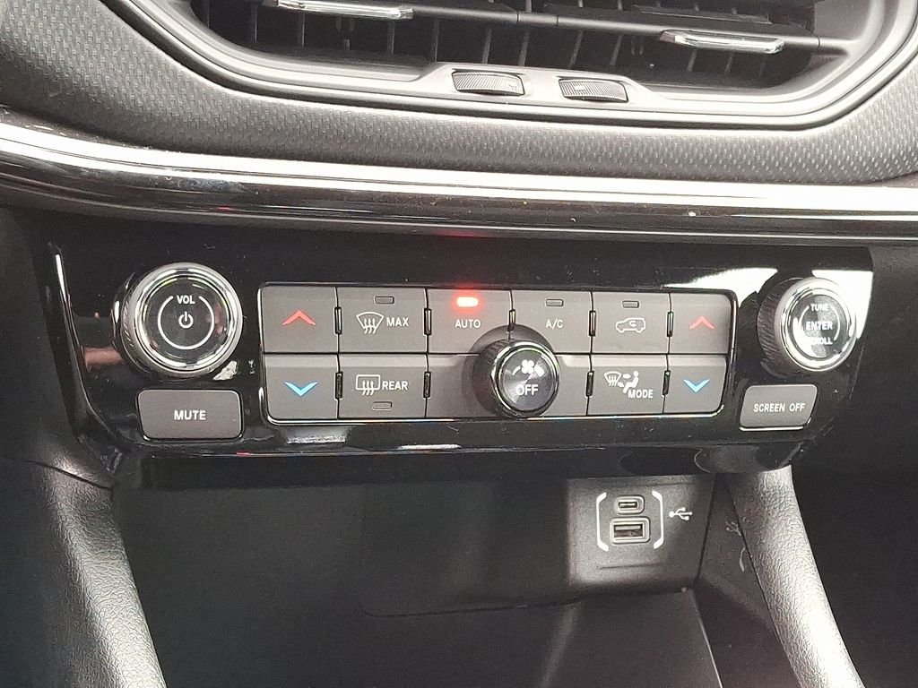 New 2026 Black Jeep Latitude image 11