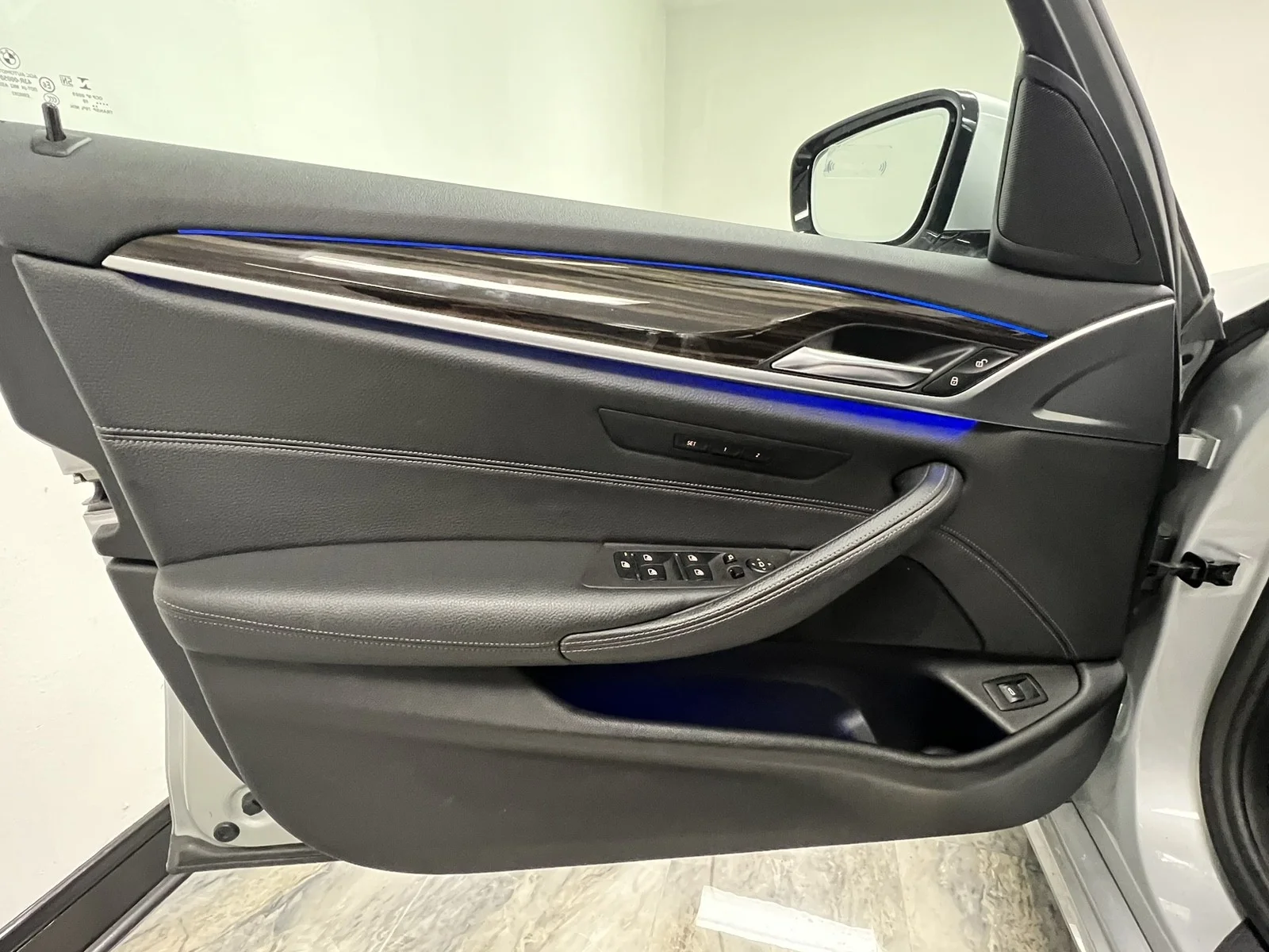 Used 2019 Glacier Silver Metallic BMW 530i xDrive image 19