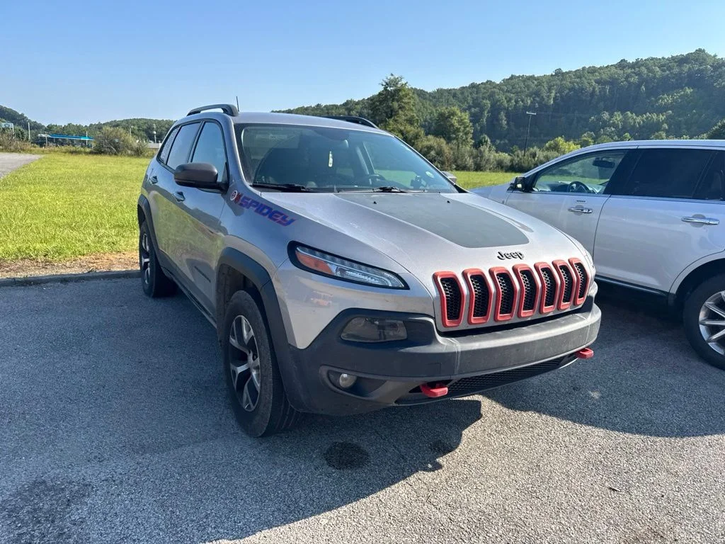 Used 2018 Billet Silver Metallic Jeep Trailhawk image 9