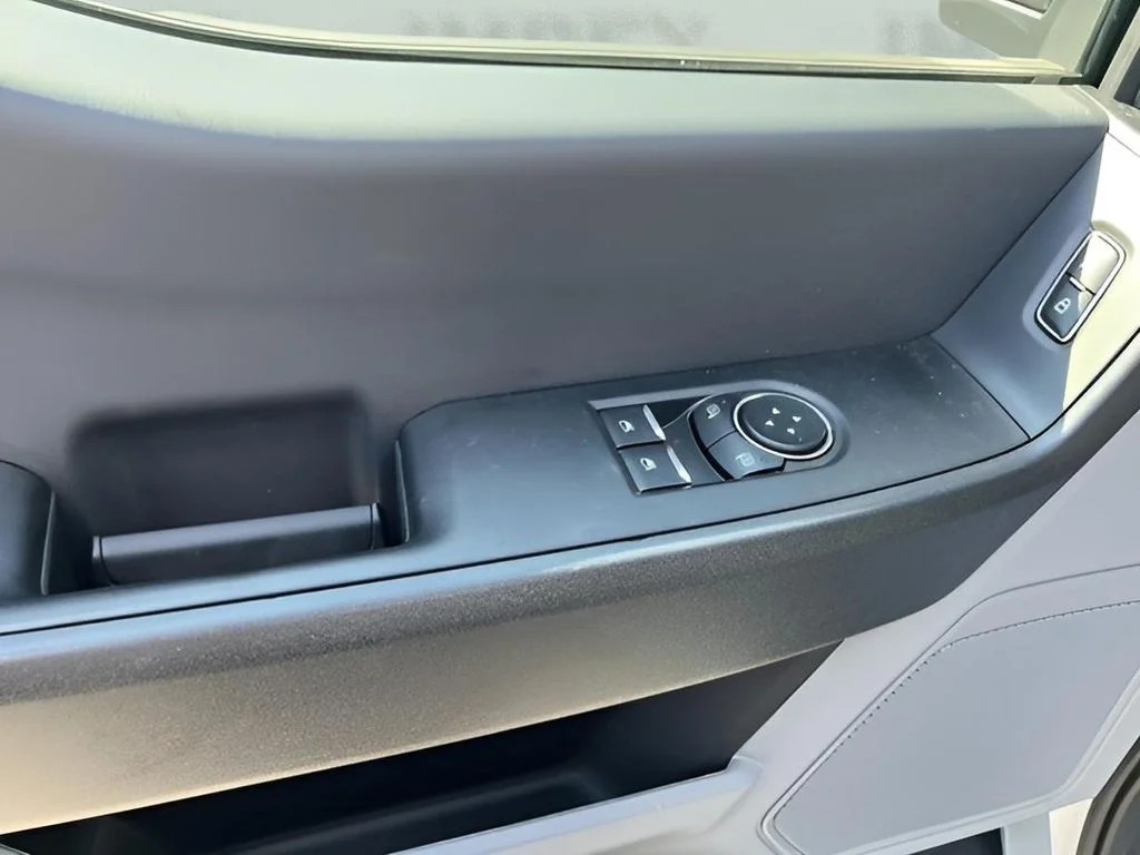 Used 2025 White Ford XL image 13