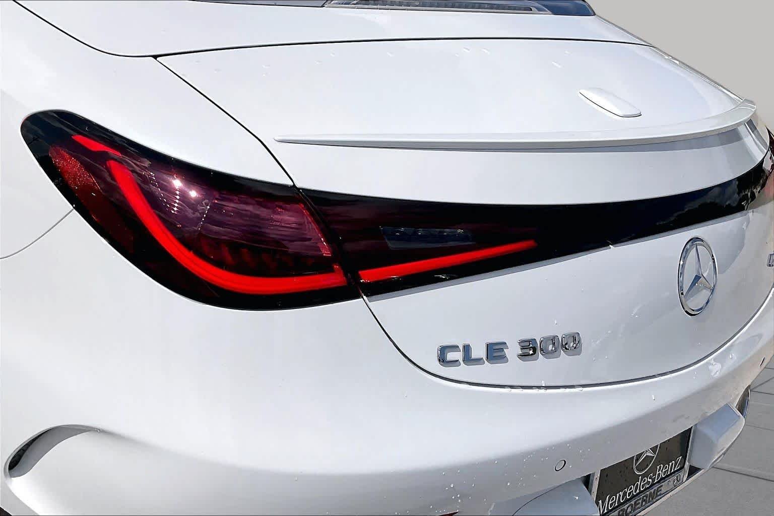New 2026 MANUFAKTUR Moonlight White Metallic Mercedes-Benz CLE 300 image 5