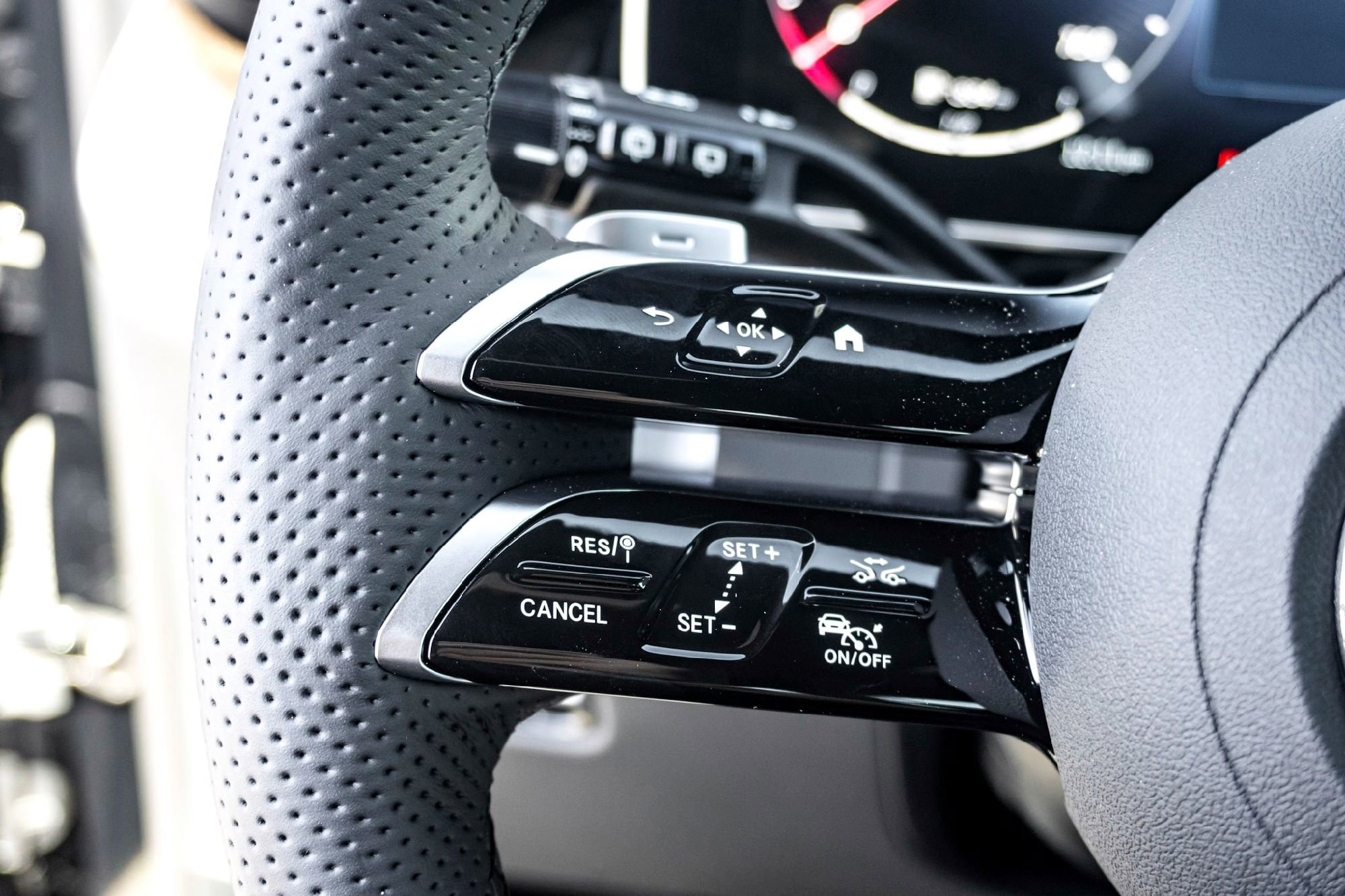 2025 Mercedes-Benz GLC Base - Photo 13