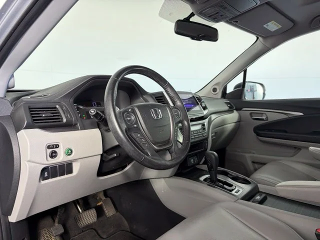 Used 2018 Silver Honda EX-L image 12