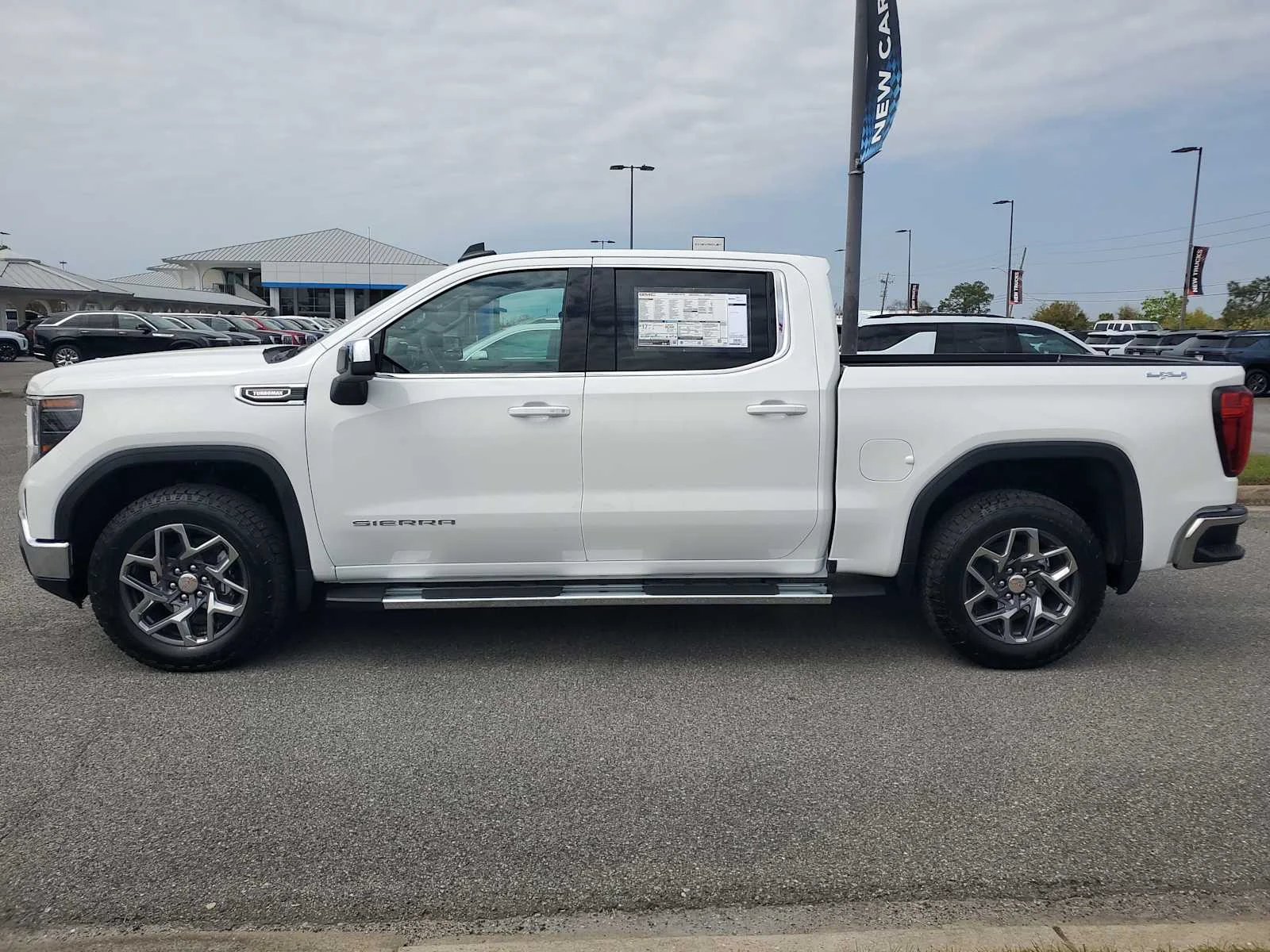 New 2026 Summit White GMC SLE image 2