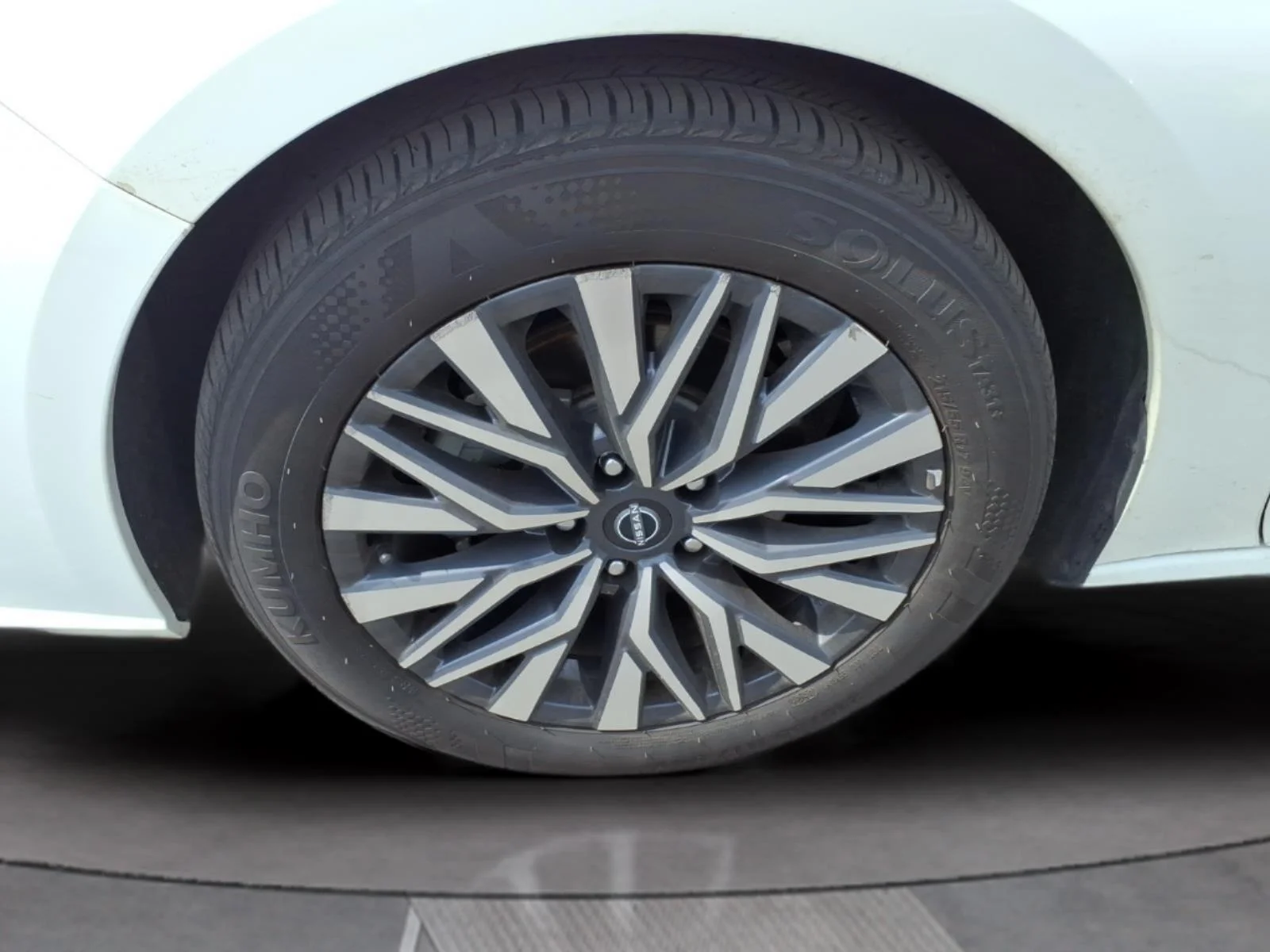 Used 2025 Glacier White Nissan SV image 29