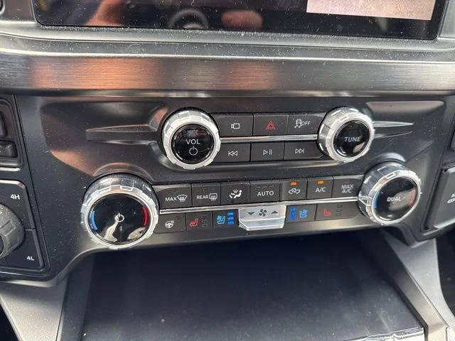 Used 2025 Gray Ford Lariat image 22