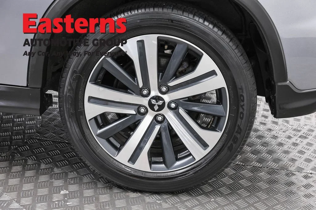 Used 2022 Silver Mitsubishi 2.0 SE image 33