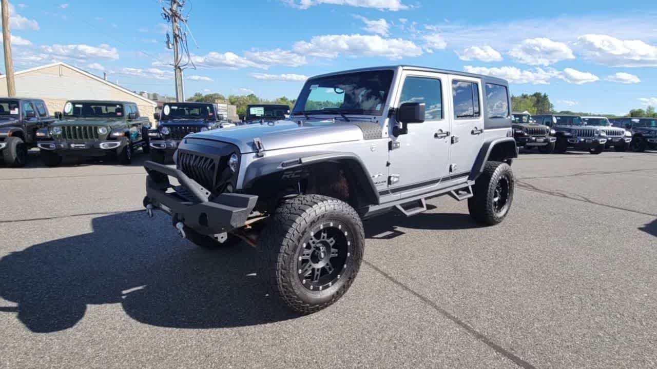 Used 2016 Silver Jeep Sahara image 5
