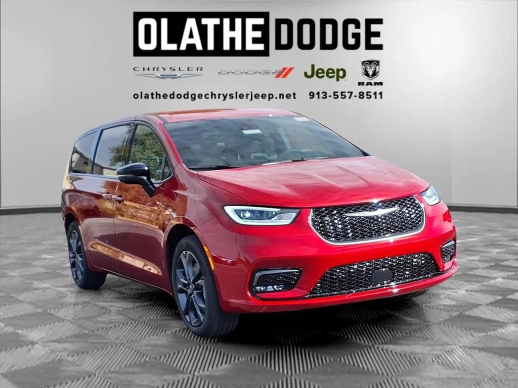 New 2026 Red Hot Pearl-Coat Exterior Paint Chrysler Select image 29