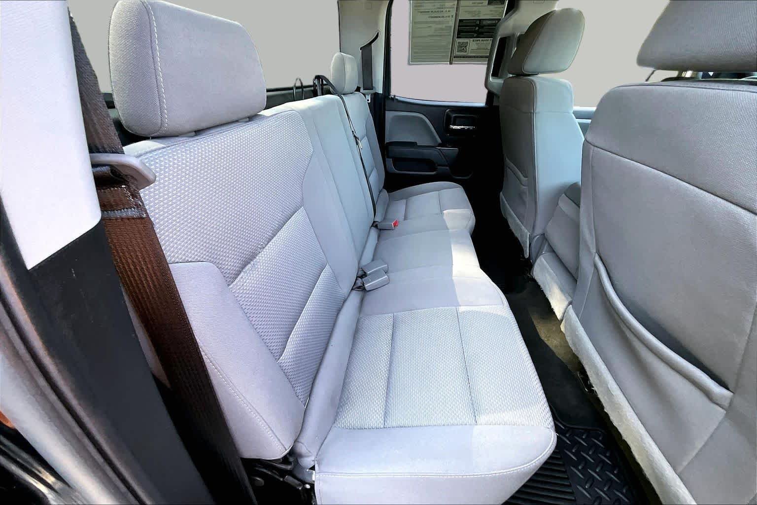 Used 2018 Onyx Black GMC  image 18